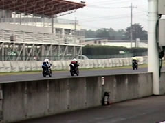 �O�𑖂�SRX�ɕK���ɋ򂢉������Ă��܂��B