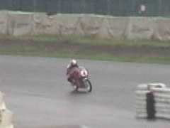 �r�r���Ȃ��瑖���Ă܂��B